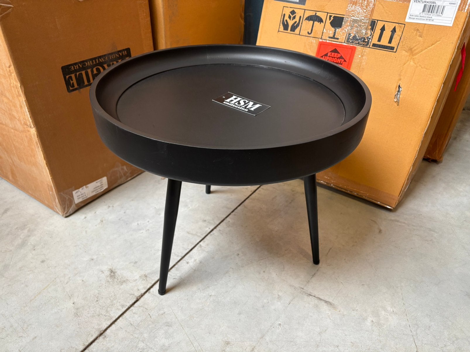 Nieuwe ronde bijzettafel Ventura HSM collectie, Huis en Inrichting, Ophalen of Verzenden, Nieuw, Zwart, Hout