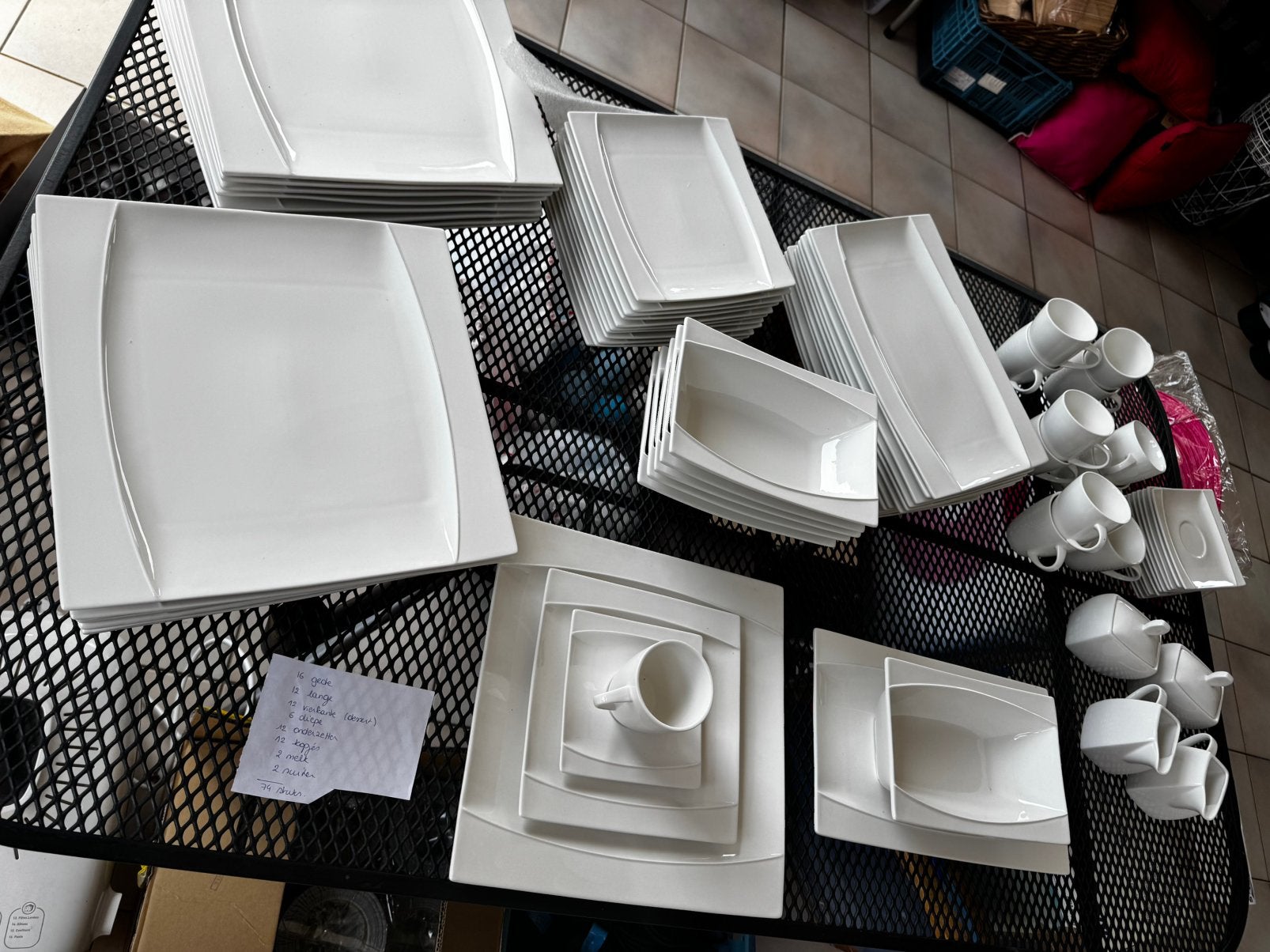 Volledig wit servies (74 stuks), Ophalen, Zo goed als nieuw, Effen, Compleet servies