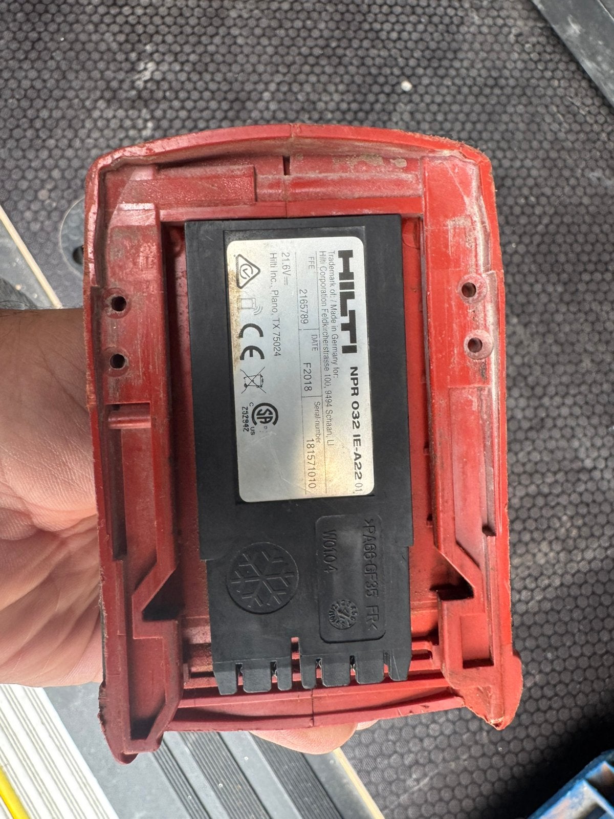 Hilti krimptang met 8 krimpkoppen, Doe-het-zelf en Bouw, Ophalen, Zo goed als nieuw