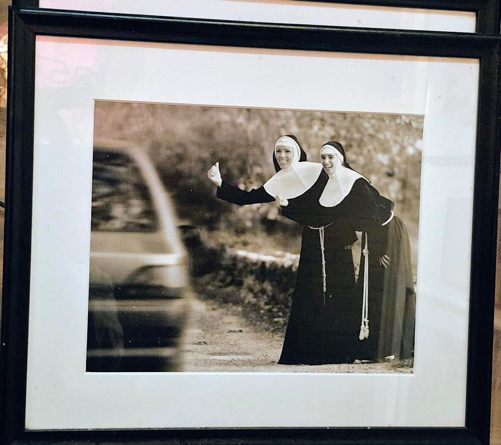 Nuns Driving Amusement Park Bumper Cars, Antiquités & Art, Enlèvement ou Envoi