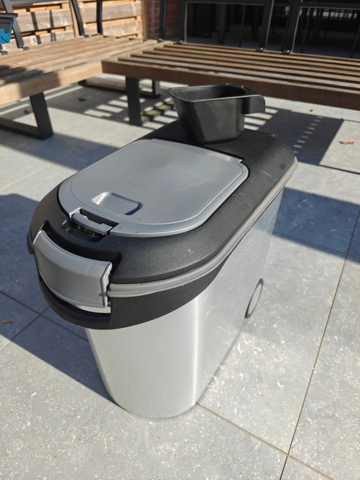 Curver voedselcontainer hond / kat / 35 ltr, Ophalen, Gebruikt