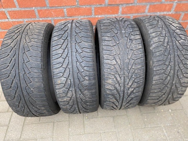 4 pneus d'hiver Uniroyal 225/40R18, Autos : Pièces & Accessoires, Pneus & Jantes, Pneus hiver, Véhicule de tourisme, Enlèvement
