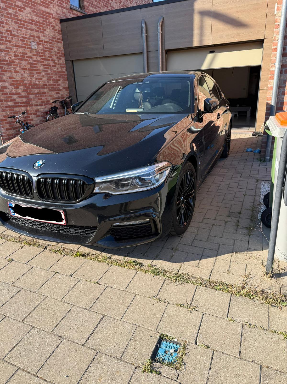 BMW 530E Hybride/ Benzine M pakket €16.000,-, Auto's, BMW, Achterwielaandrijving, 4 cilinders, Alcantara, Zwart