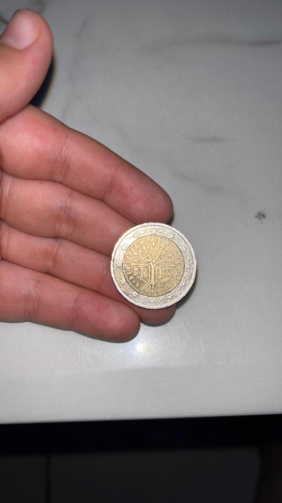 Une pièce de deux euros, Timbres & Monnaies, Enlèvement