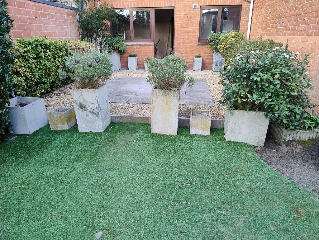 gratis betonnen bloempotten, Tuin en Terras, Bloempotten, Gebruikt, Beton, Tuin, 40 tot 70 cm, 40 cm of meer, Vierkant, Ophalen
