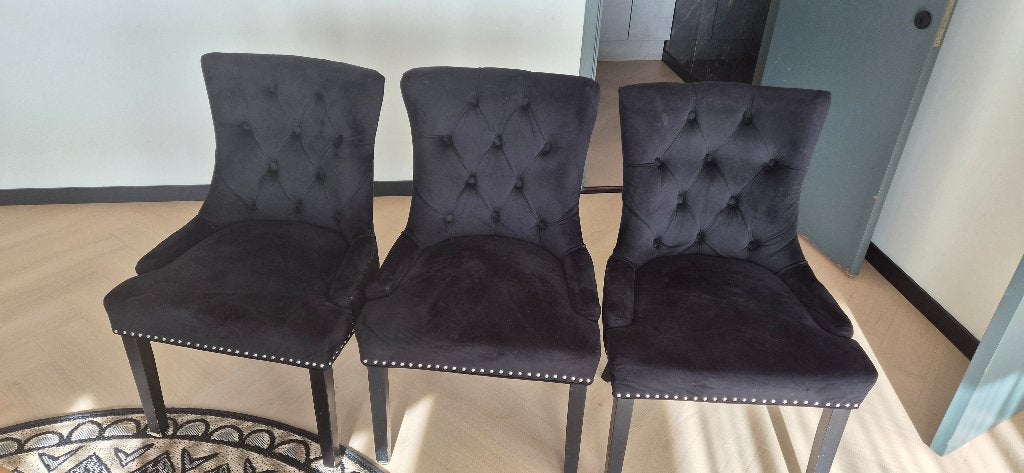 GRATIS Eetstoelen 3 goeie, 1 pootje ervan af, Ophalen