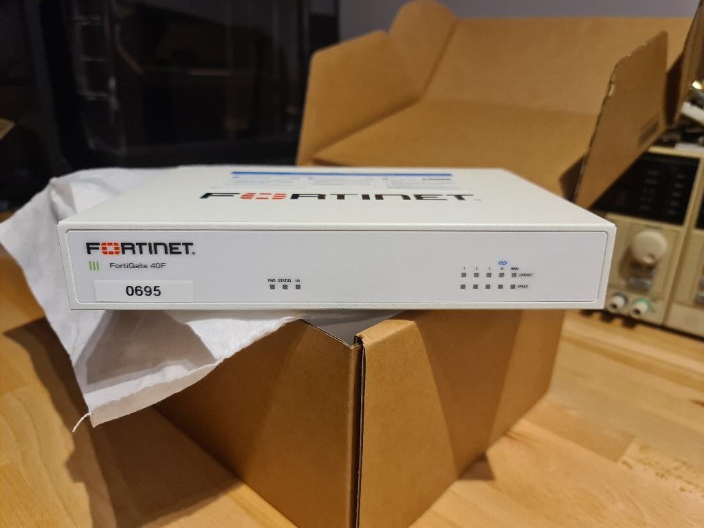 Fortinet FG-40F firewall, Informatique & Logiciels, Commutateurs réseau, Utilisé, Enlèvement ou Envoi