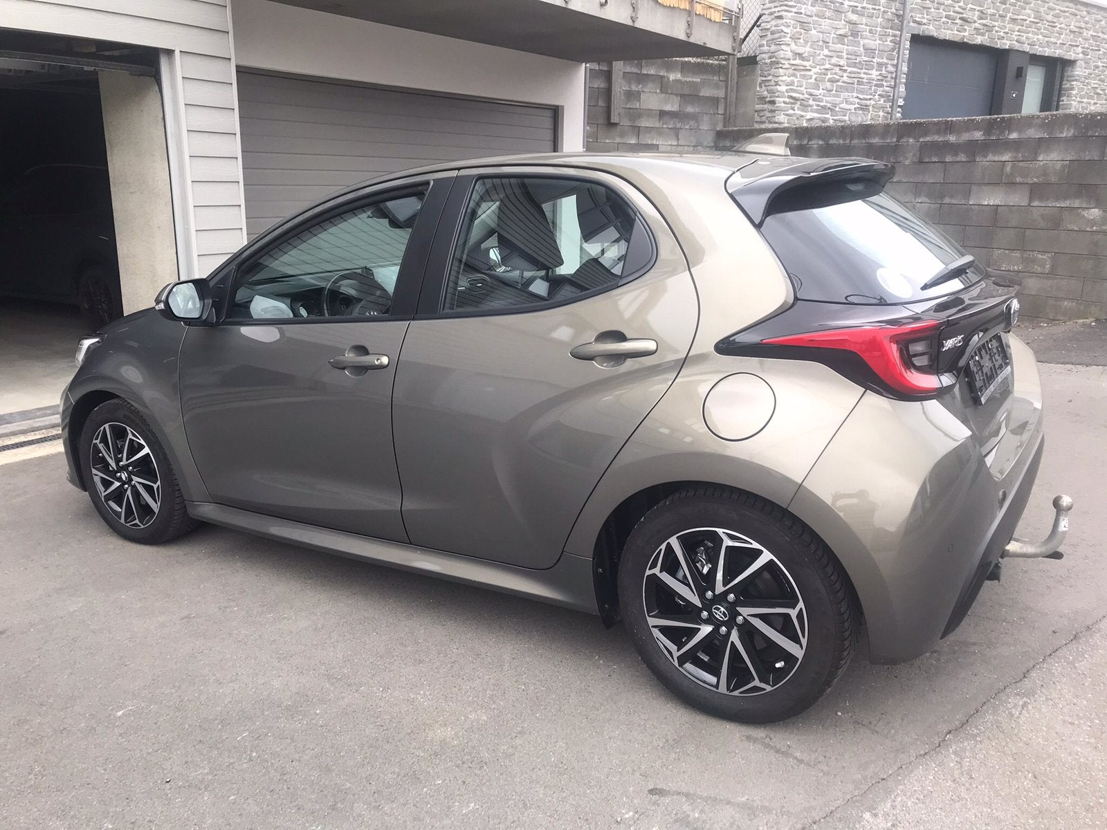 Toyota Yaris 1.5i. Hybrid. Euro 6d. iconic, Auto's, 4 deurs, Stof, Yaris, 92 g/km