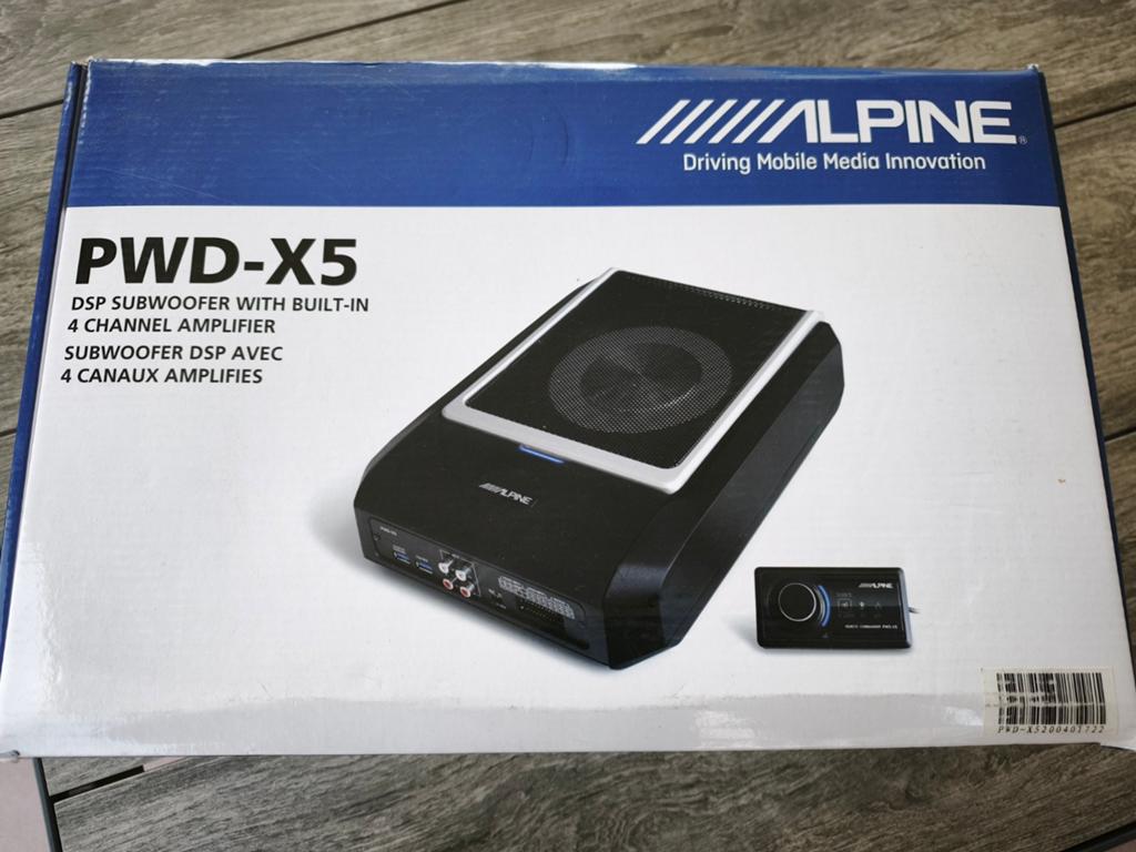 Alpine subwoofer met ingebouwde versterker, Autos : Divers, Haut-parleurs voiture, Enlèvement