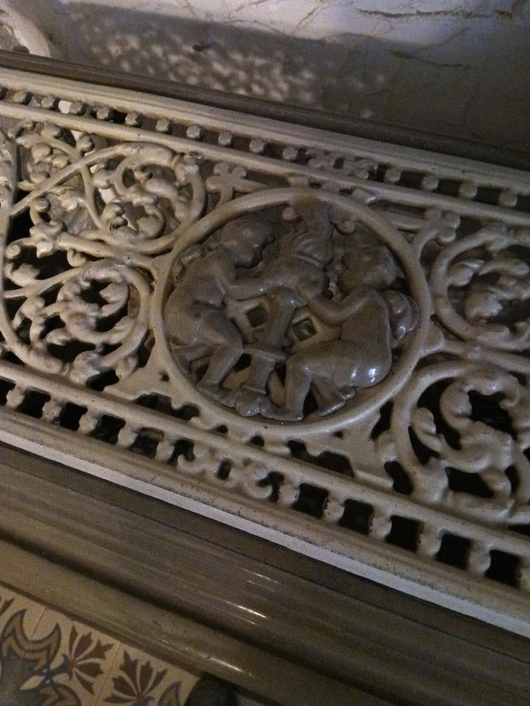 Garniture pour ancien poêle, Enlèvement