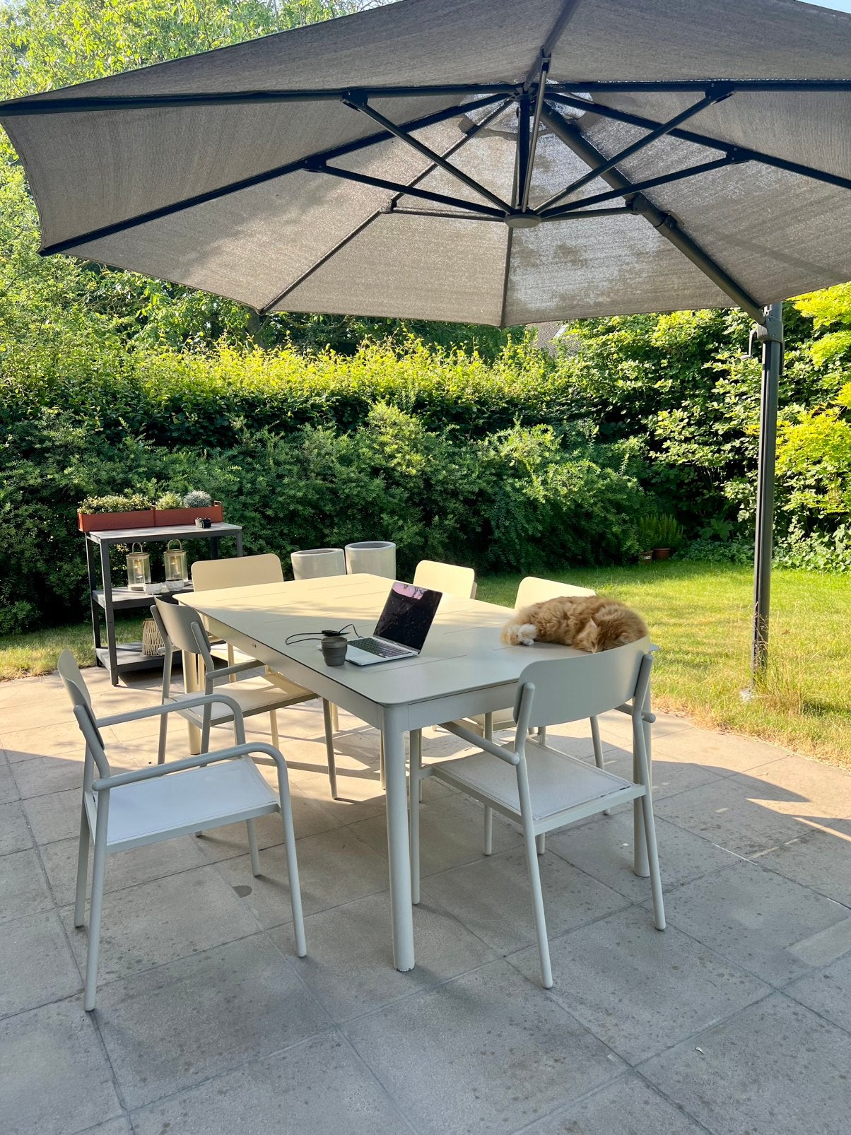 Tuintafel Sweek, Ophalen, Zo goed als nieuw