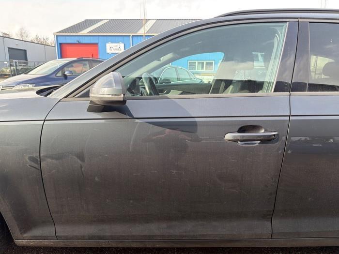 Portier 4Deurs links-voor van een Audi A4 (LX7L), Gebruikt, -, Deur, -
