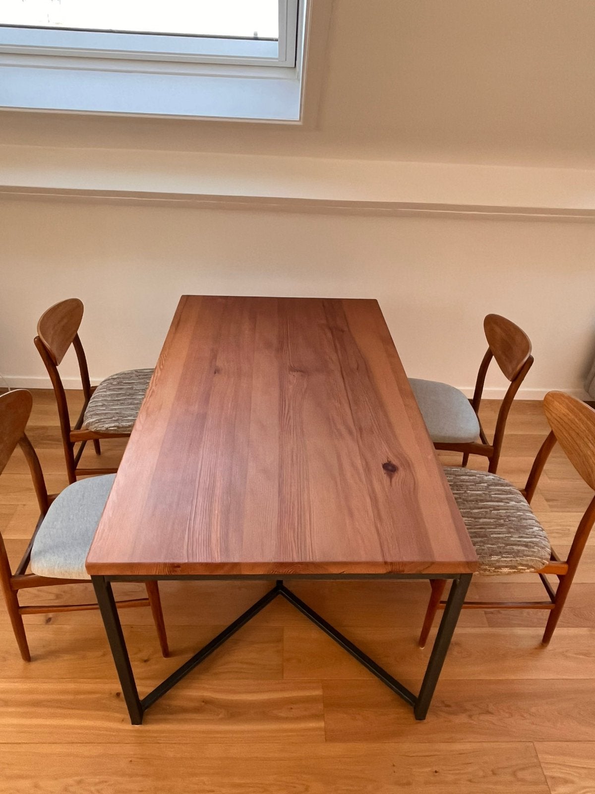 Table chêne massif - design industriel, Maison & Meubles, Enlèvement, Utilisé, Industriel, 4 à 6 chaises