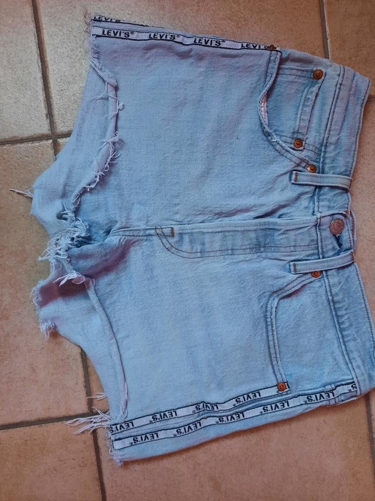 Short en jean Levis, taille S, Levis, Enlèvement, Bleu, W28 - W29 (confection 36)