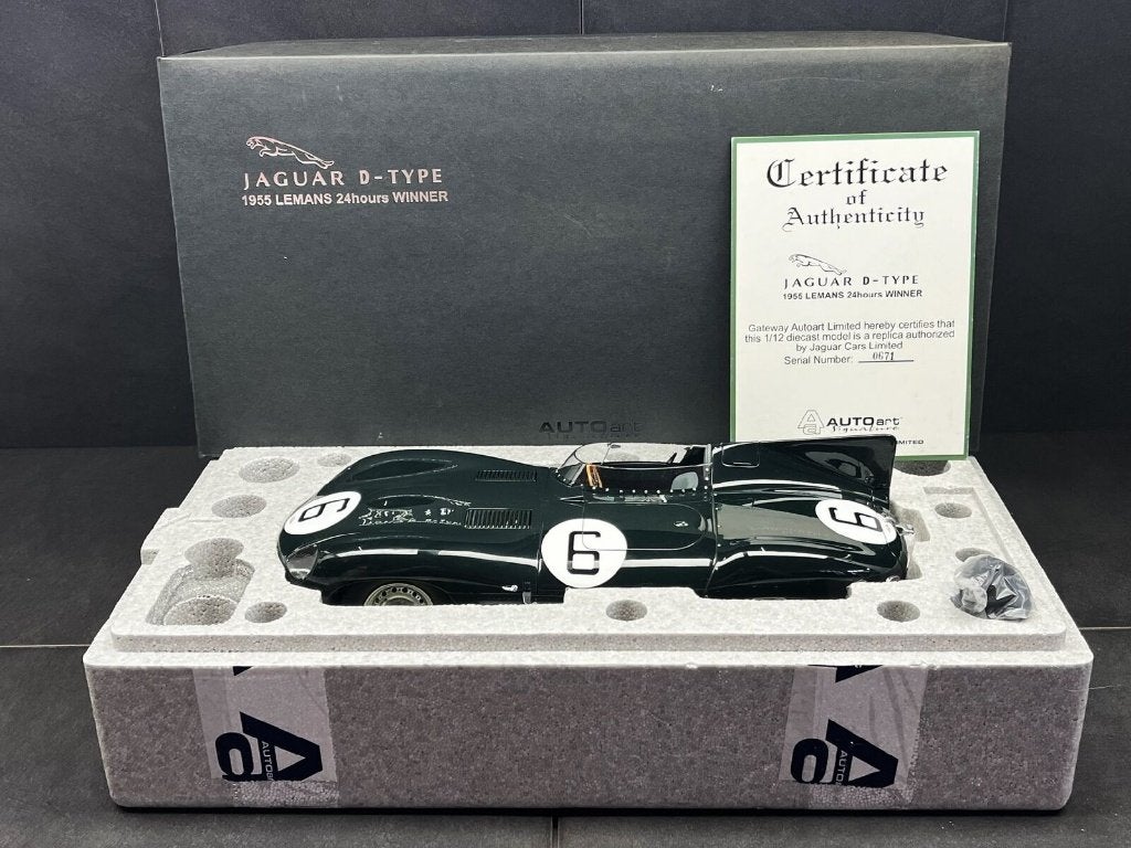 JAGUAR Type D Le Mans 1955 Winner 1/12 AUTO ART Neuve+Boite, Hobby & Loisirs créatifs, Enlèvement ou Envoi, Neuf, 1:9 à 1:12, Voiture