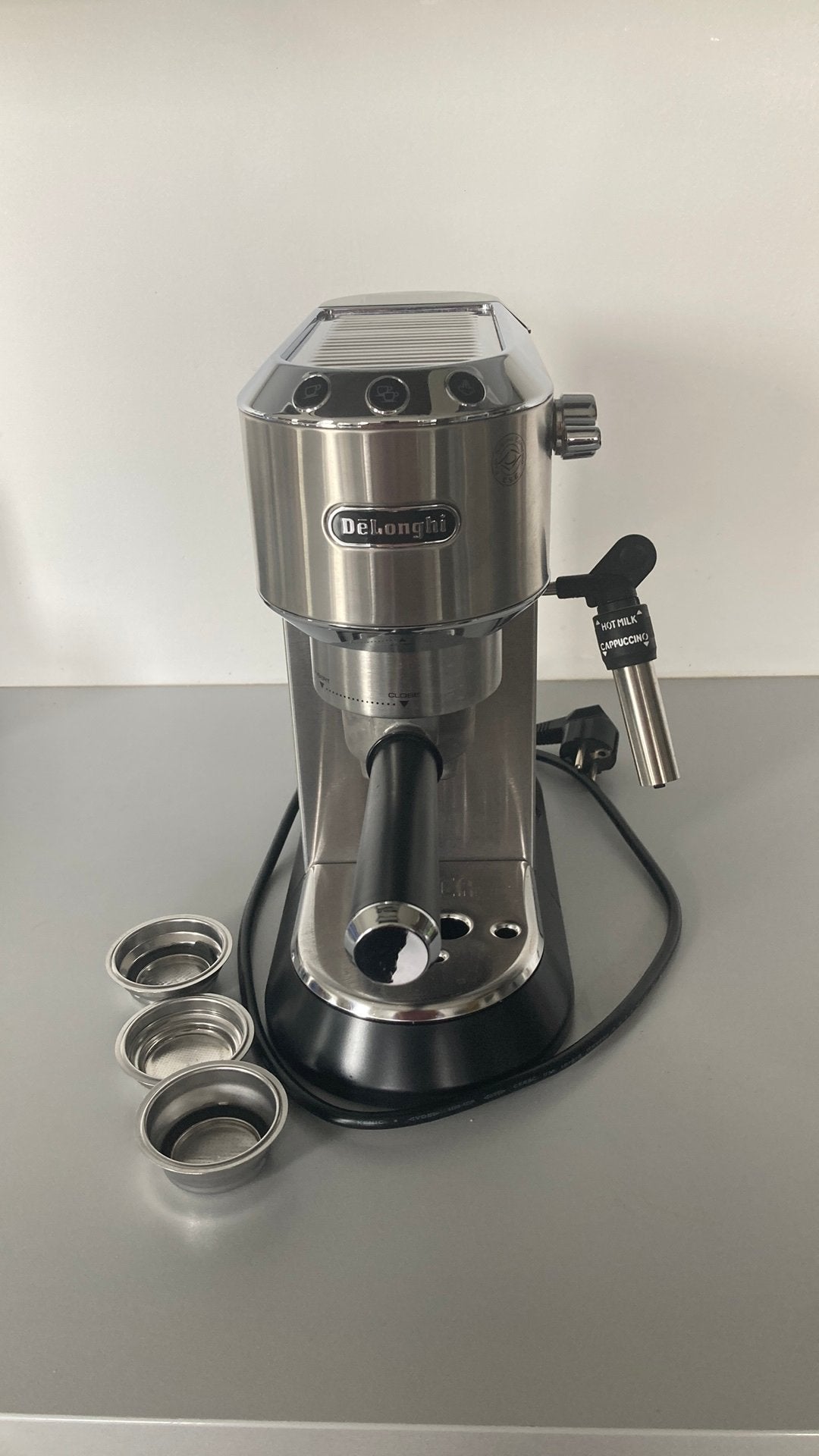 Machine à expresso Delonghi Dedica, Elektronische apparatuur, Koffiezetapparaten, Ophalen, Gebruikt, Espresso apparaat, Gemalen koffie