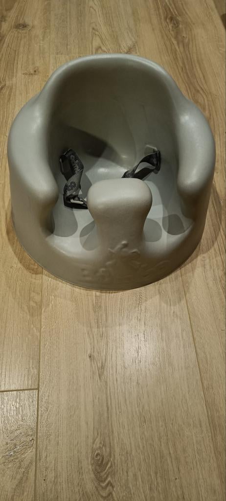 Bumbo babyzitje, Kinderen en Baby's, Kinderstoelen, Ophalen, Zo goed als nieuw, Overige typen, Gordel(s)