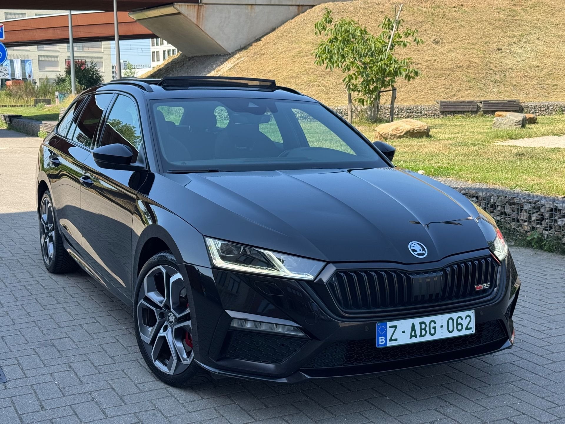 Skoda // Octavia VRS IV, Auto's, https://public.car-pass.be/vhr/2e539050-f01e-43a6-b196-cd2d44d8fc78, Gebruikt, 4 cilinders, Alcantara