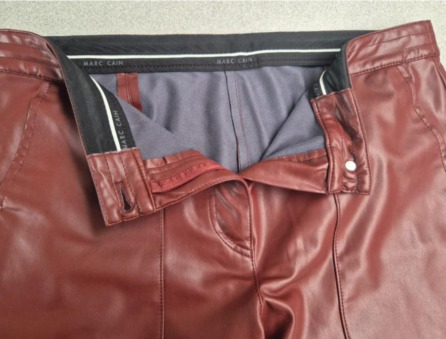 Stijlvolle damesbroek Marc Cain lederlook, Kleding | Dames, Marc cain, Ophalen of Verzenden, Maat 42/44 (L), Bruin