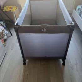 Lit de voyage avec matelas et sac de transport, Enlèvement, Comme neuf, Matelas