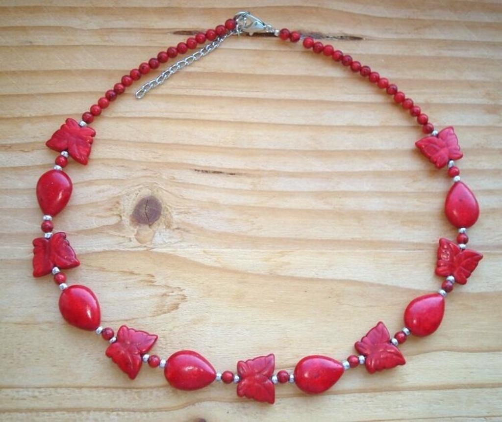 Collier en pierre naturelle rouge avec papillons, Bijoux, Sacs & Beauté, Colliers, Envoi, Neuf, Rouge, Pierre ou Minéral