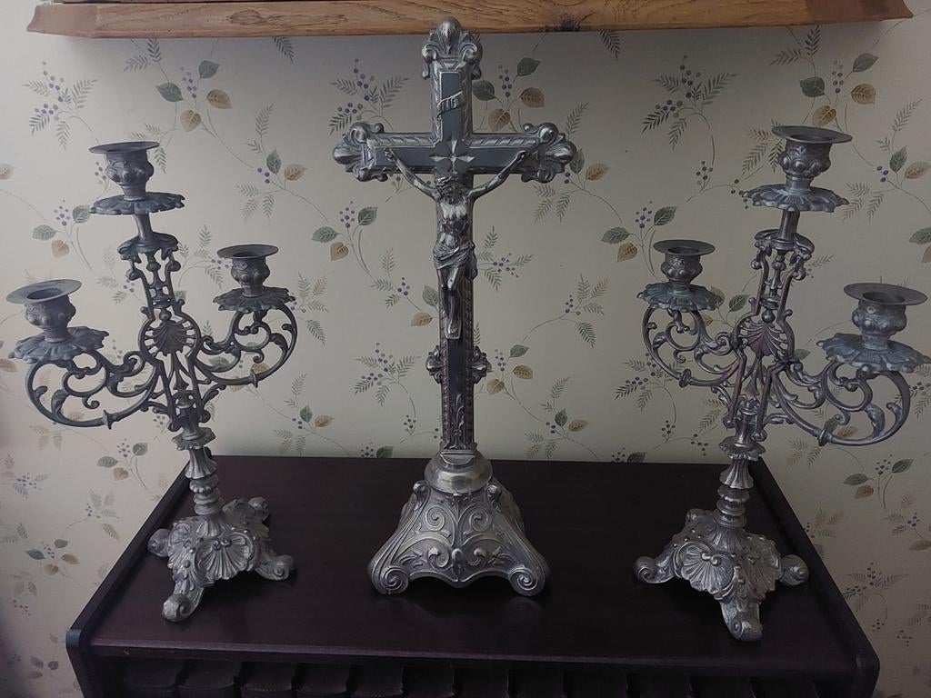 Magnifique crucifix ancien avec 2 chandeliers assortis., Enlèvement ou Envoi
