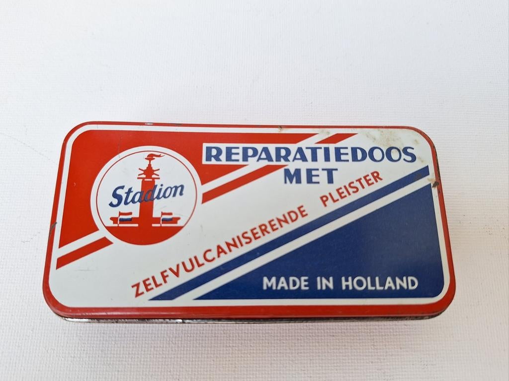 Boîte de réparation de vélos en étain vintage/rétro de la ma, Collections, Boîte en métal, Enlèvement ou Envoi