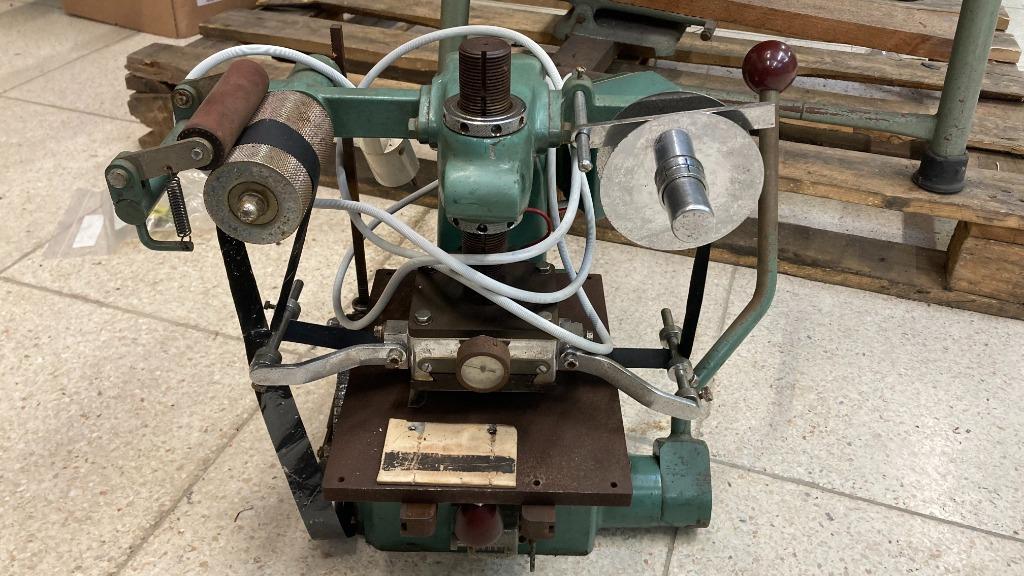 Machine à estamper le cuir, Enlèvement, Utilisé
