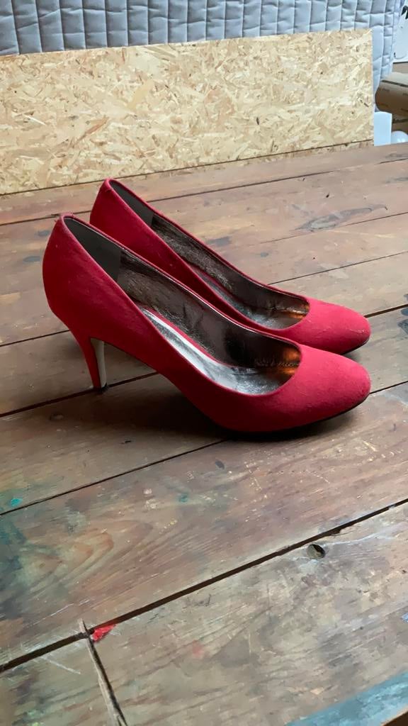 Superbes escarpins rouges, Enlèvement ou Envoi, Escarpins, Comme neuf, ANDERE