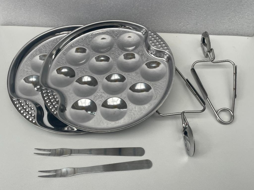 2 assiettes pour 12 escargots (+fourchette+pince) Nouveau, Enlèvement, Neuf, Assiettes(s)