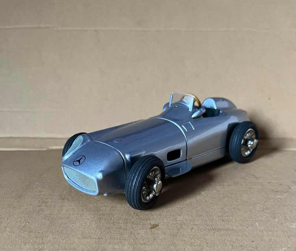 Schuco Mercedes-Benz W196 Monoposte Silberpfeil raceauto, Envoi, Comme neuf