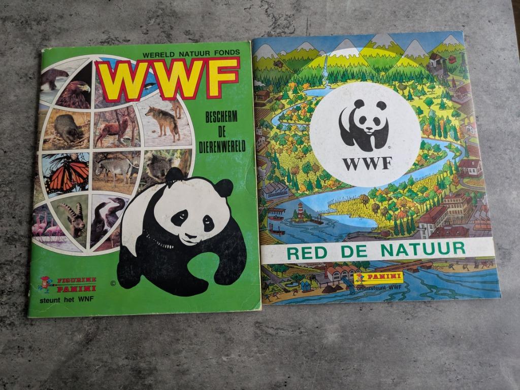 PANINI STICKER ALBUMS 2X WWF RED NATUUR EN BESCHERM, Verzenden, Sticker
