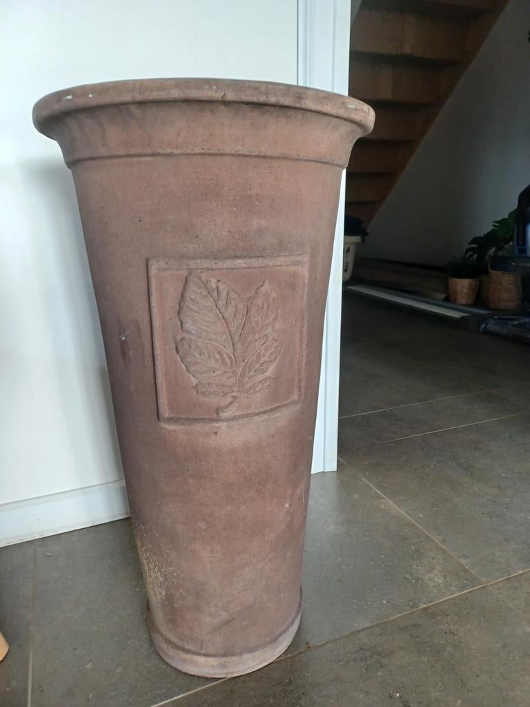 Bruine stenen bloempot., Ophalen
