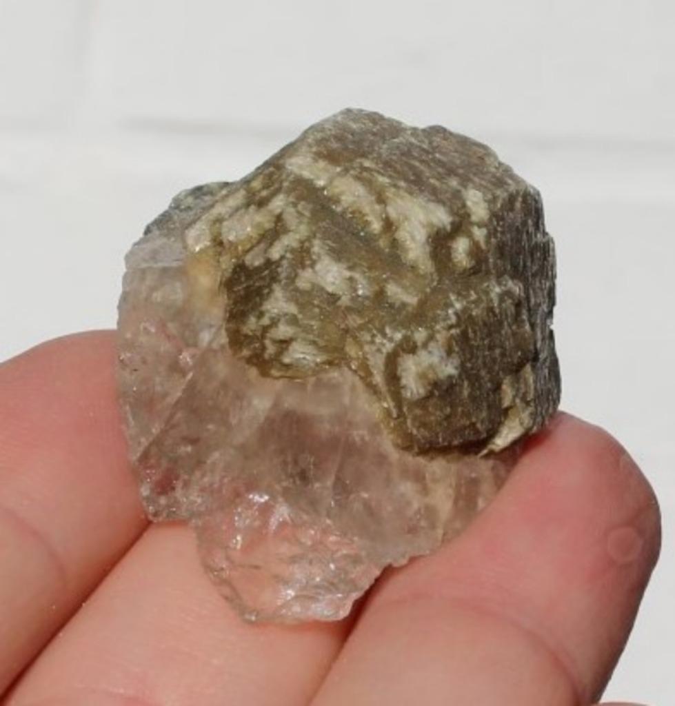 MUSCOVITE sur QUARTZ d'Erongo en NAMIBIE, Enlèvement ou Envoi, Minéral