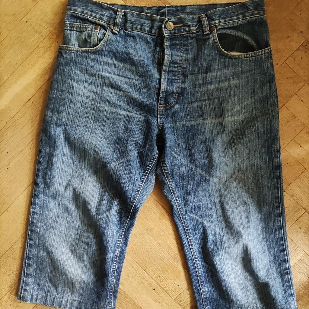 DIVIDED jeans bermuda, size: 33, Ophalen of Verzenden, Zo goed als nieuw