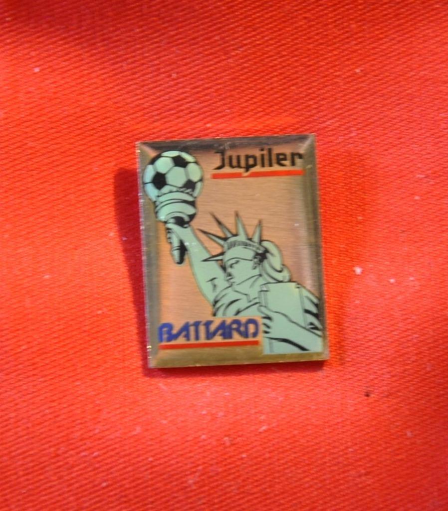 pin's publicitaire jupiler battard (x2032), Verzamelen, Speldjes, Pins en Buttons, Ophalen of Verzenden, Zo goed als nieuw, Merk