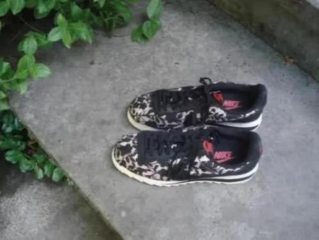 Gratis verzenden luxe zwarte nikes sneakers mt 38, NIKE, Verzenden, Zwart, Nieuw