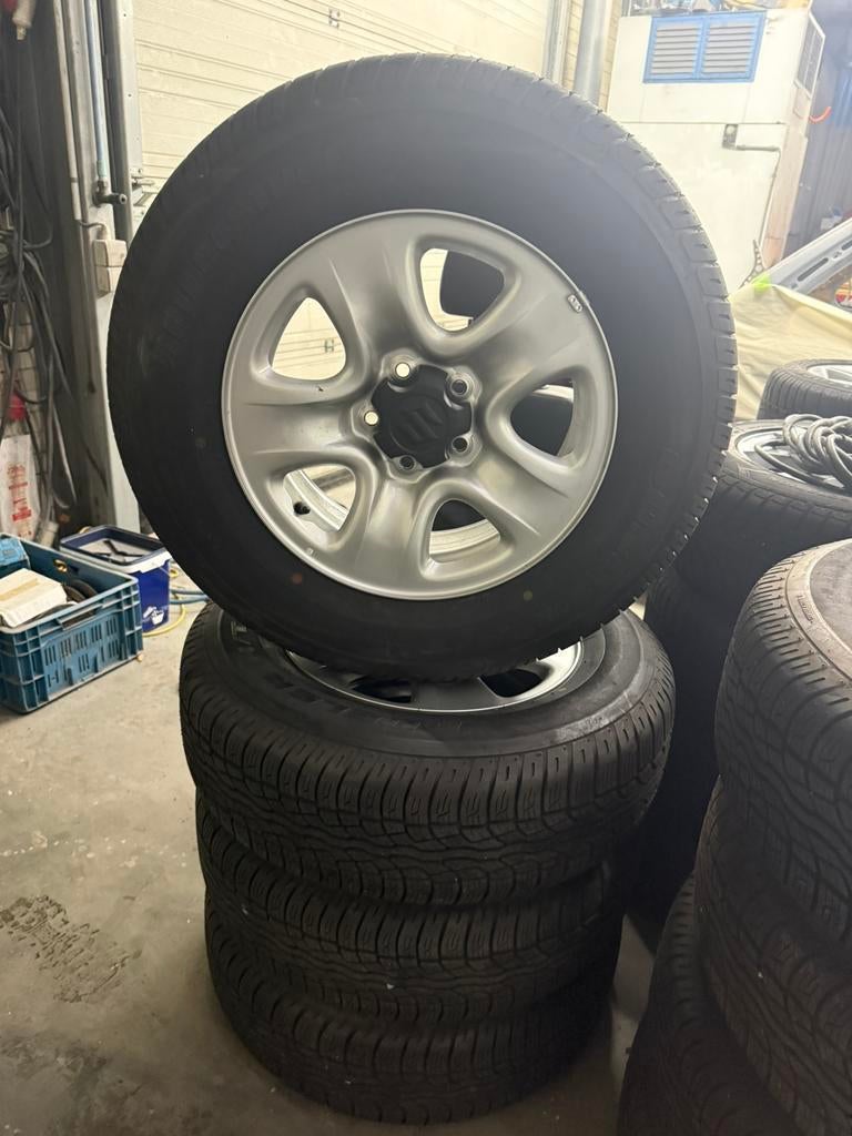 Nieuwe All-terrein wielen Suzuki grand vitara 225/70 R16, Enlèvement