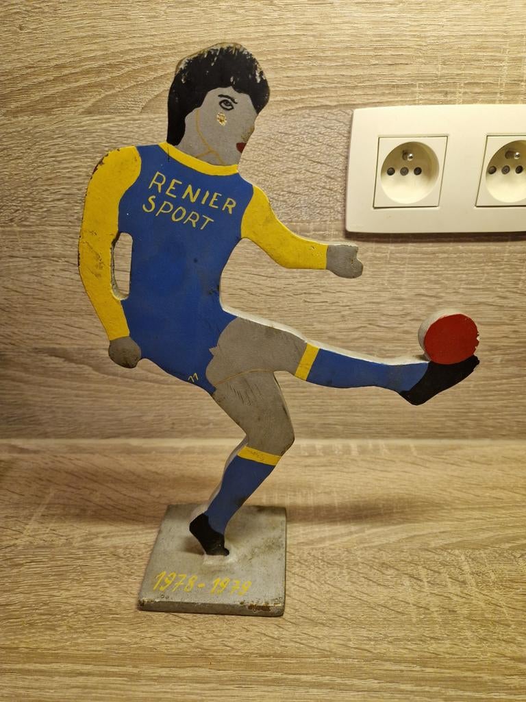 Vintage massief ijzeren voetbal trofee Renier sport 1978-79, Ophalen of Verzenden