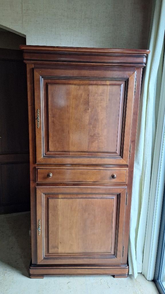 Louis Philippe-stijl kersenhouten  'Homme Debout' kast, Antiek en Kunst, Antiek | Meubels | Kasten, Ophalen