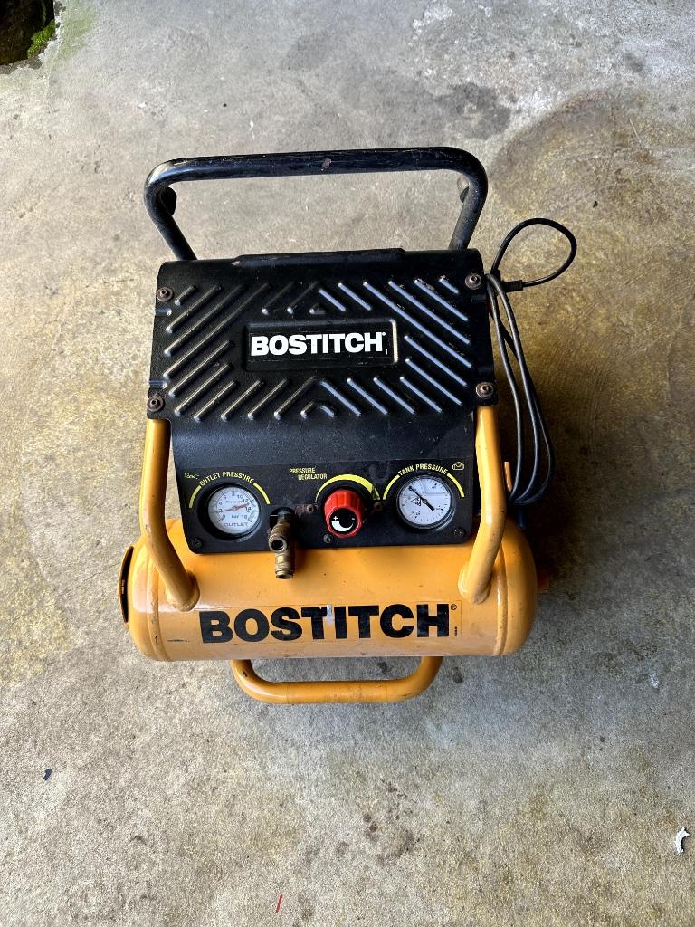 Bostitch compressor 10L 2PK, Moins de 25 litres, Moins de 200 litres/min, Enlèvement, Sans huile