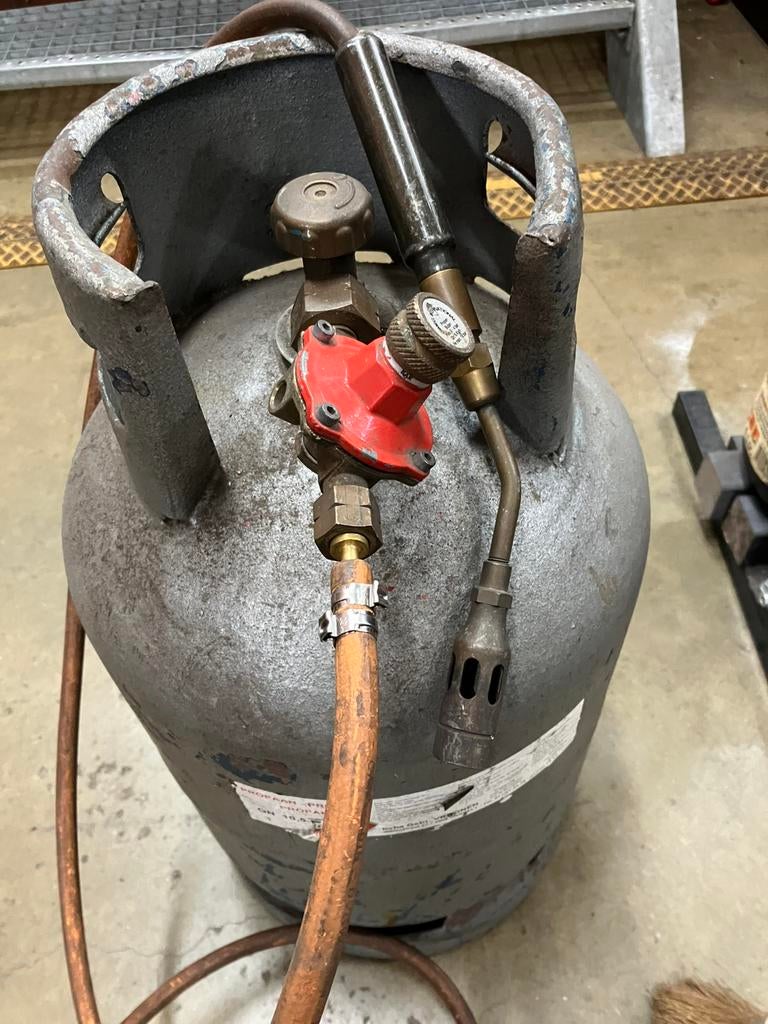 Nieuwe Soldeerbout met gasfles en brander, Doe-het-zelf en Bouw, Ophalen, Zo goed als nieuw