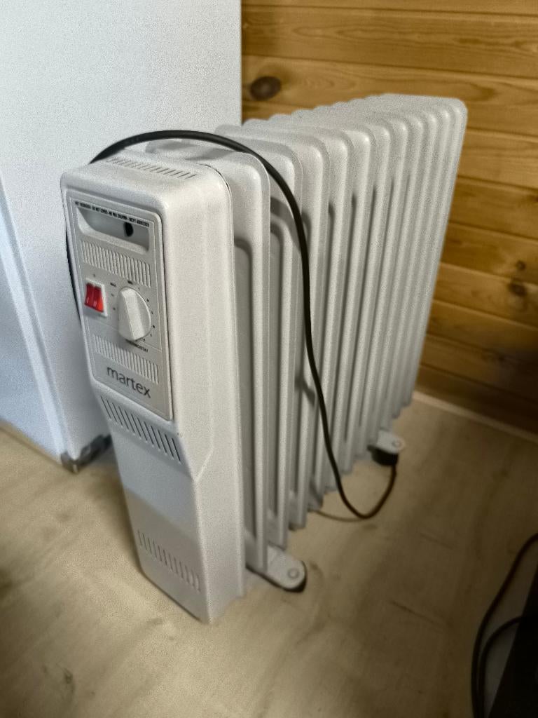 Olieradiator en inbouw 8jskastje, Ophalen of Verzenden, Zo goed als nieuw, Radiator