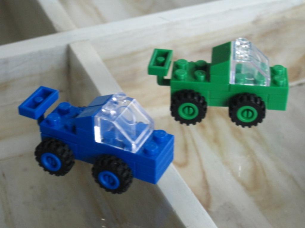 Delhaize Lego kleine autootjes groen en blauw per stuk, Ophalen of Verzenden, Gebruikt, Complete set, Lego