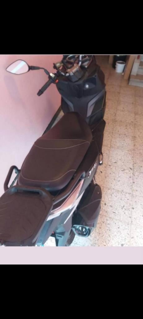 Sym jet 14 2023, Fietsen en Brommers