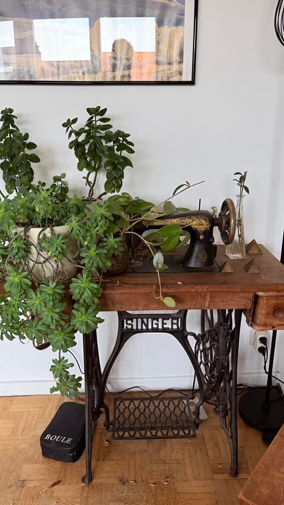 Table de décoration : machine à coudre SINGER, Antiek en Kunst, Antiek | Naaimachines, Ophalen