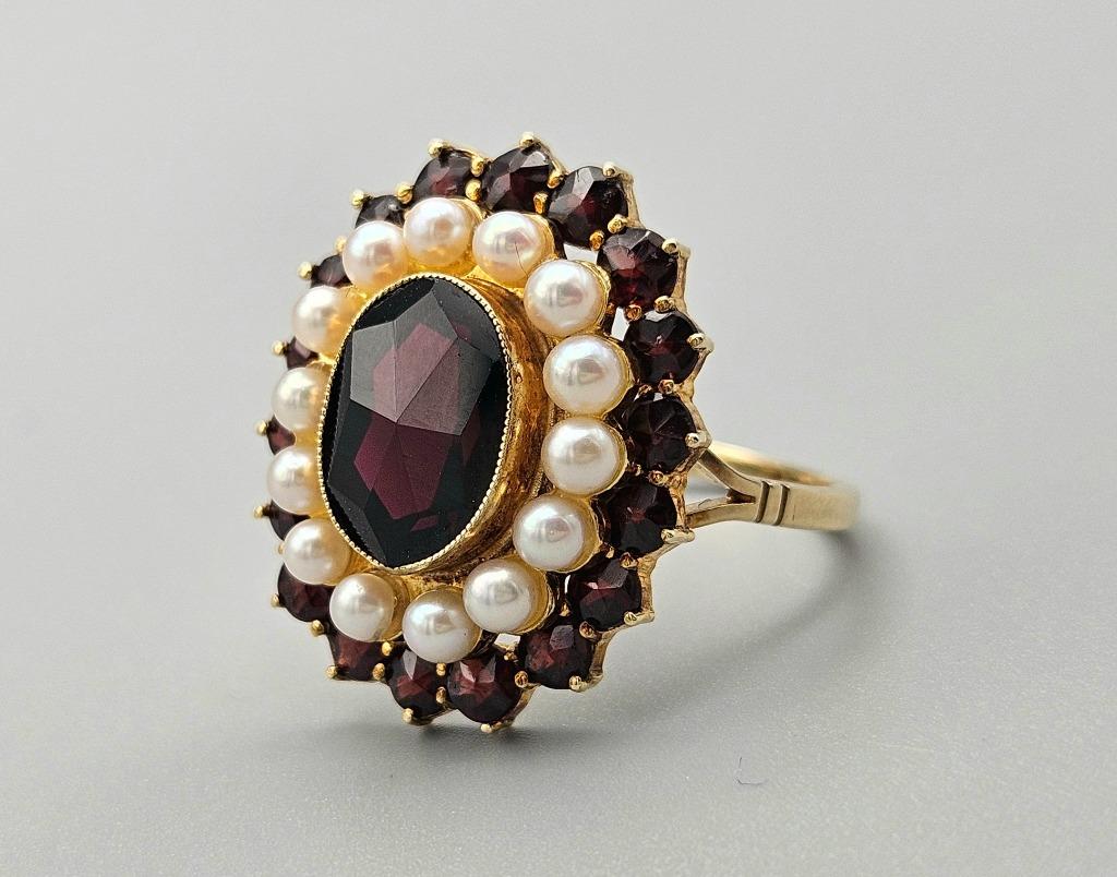 Bague ancienne en or avec pierres précieuses, grenat et perl, Enlèvement ou Envoi, Or, Bague, Avec pierre précieuse