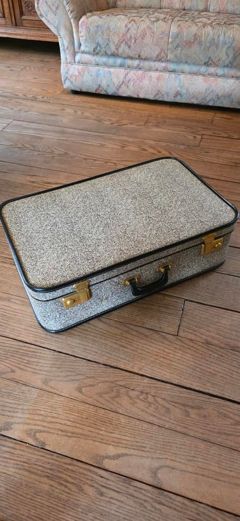 Valise ancienne, Enlèvement