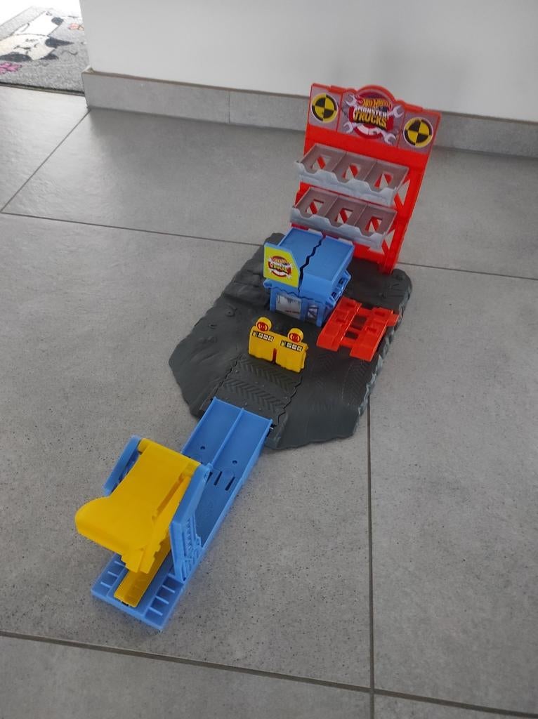 Hot Wheels Monster trucks blast station nieuwstaat, Enlèvement ou Envoi, Comme neuf, Hot Wheels