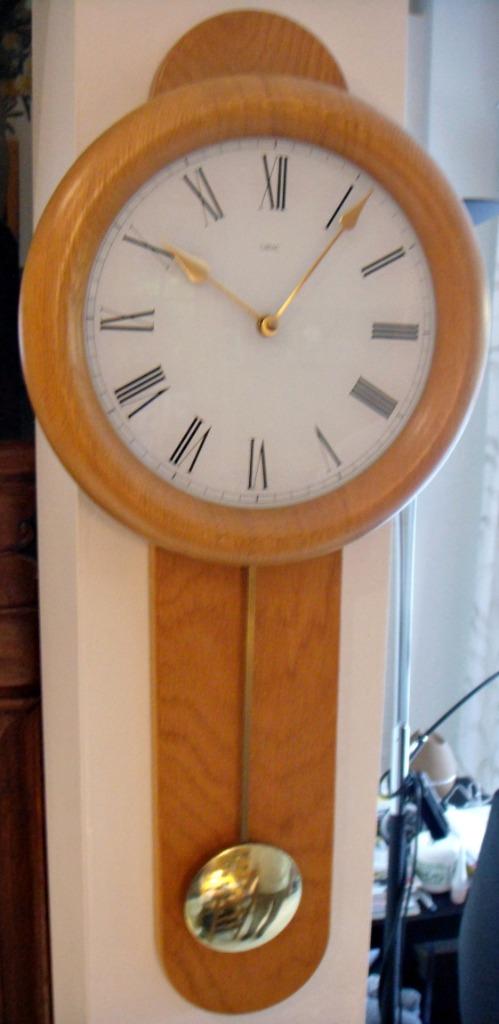 Pendule murale à balancier ORFAC quartz, bois, 62 cm, NEUVE, Enlèvement ou Envoi, Neuf, Analogique, Horloge murale